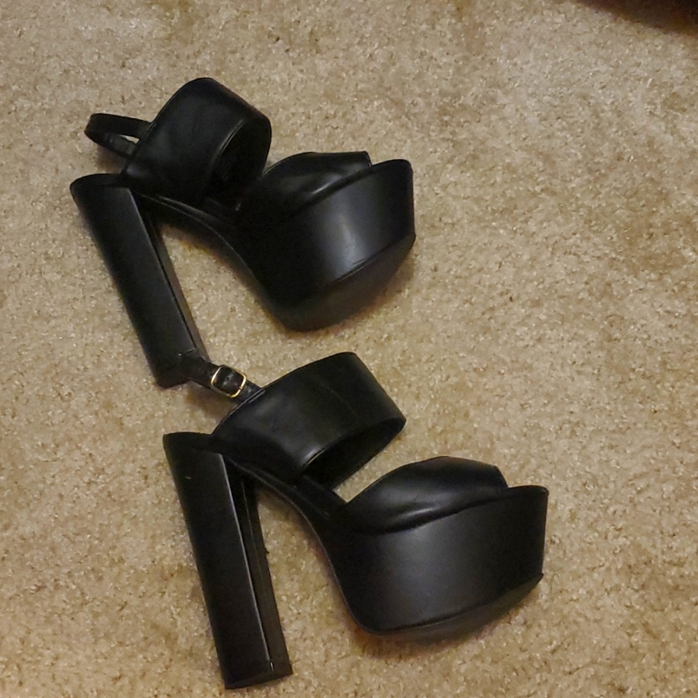 Steve Madden Black heels size 6 -NWT